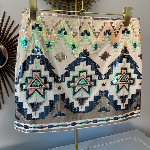 Express - Aztec Sequins Iridescent Mini Skirt - Picture 3 of 4